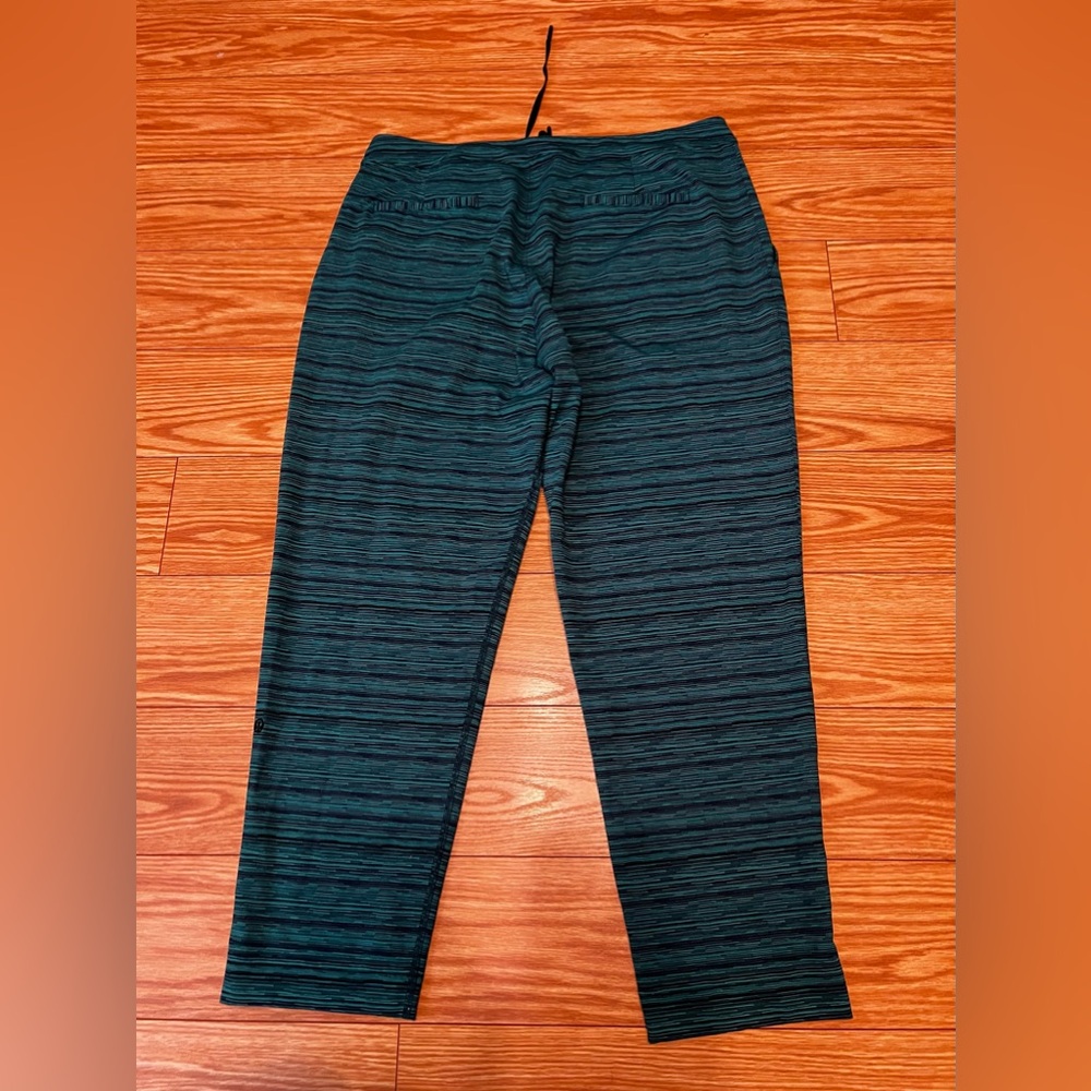 Lululemon Jet Crop Slim Green Stripe Color Luxtreme 7/8 Length Sz 12